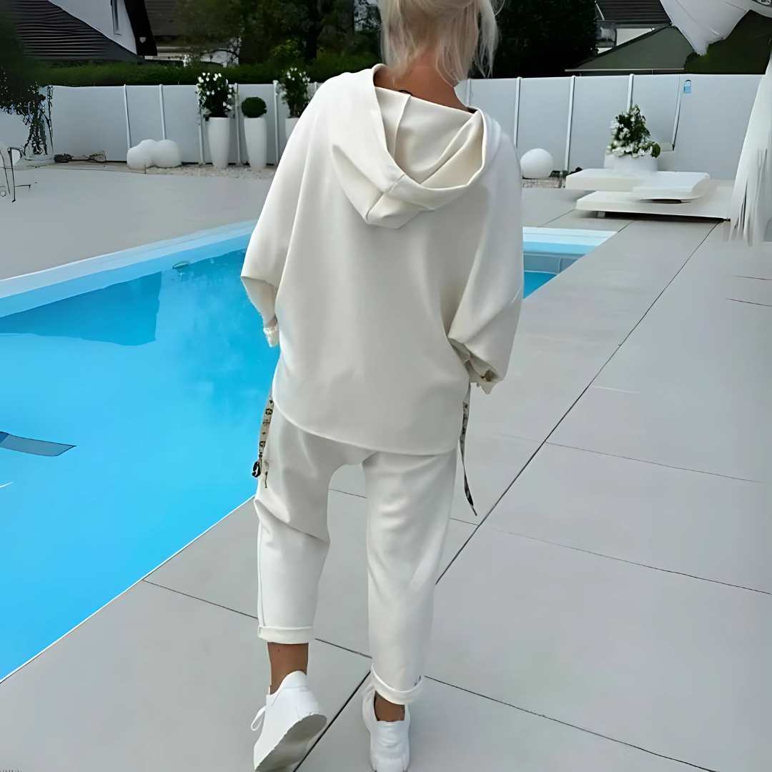 Zweiteiliges Damen Outfit mit Kapuze – Weich & Stilvoll