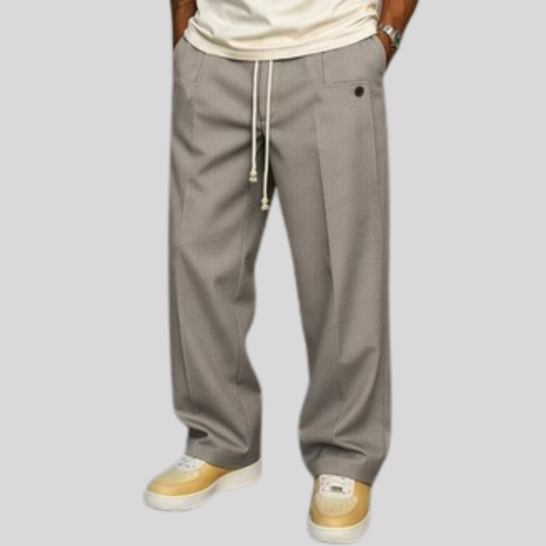 Eng anliegende Hose mit Kordelzug