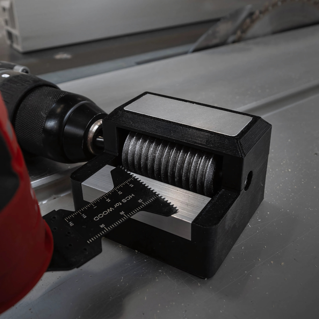 Multifunktionales Werkzeug zum Schärfen von Klingen