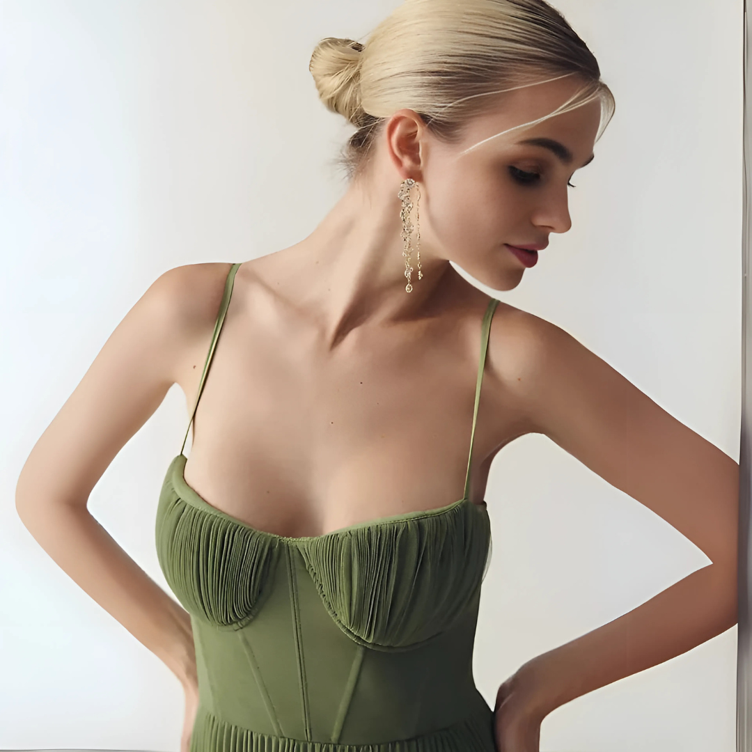 Robe asymétrique en tulle plissé vert – Élégance aérienne