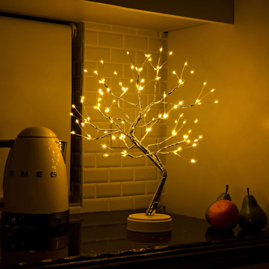 Leuchtender Baum mit 108 LEDs