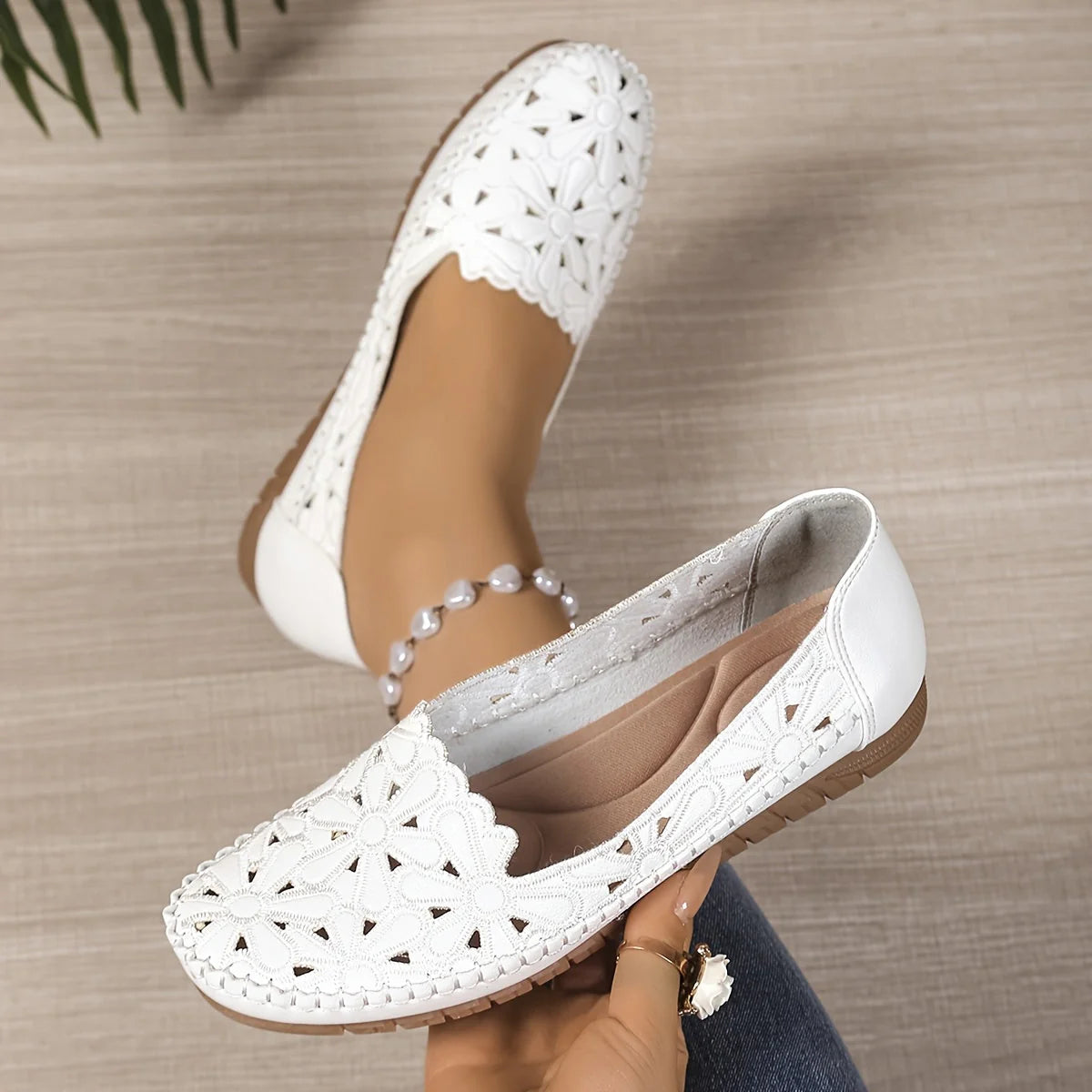 Orthopädische Ballerinas mit Lochmuster