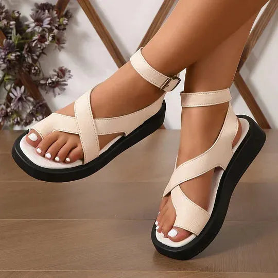 Sandales à brides croisées