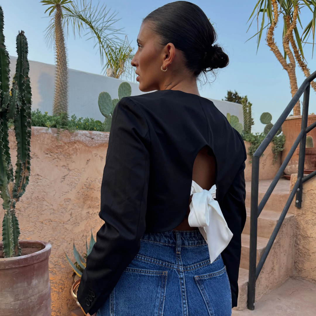 Elegante Neckholder-Bluse mit Schleife