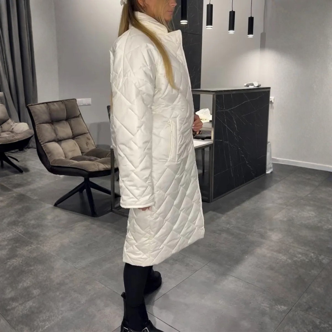 Eleganter Steppmantel mit diskretem Leoparden-Innenfutter