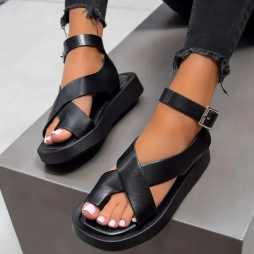 Sandalen mit gekreuzten Riemchen