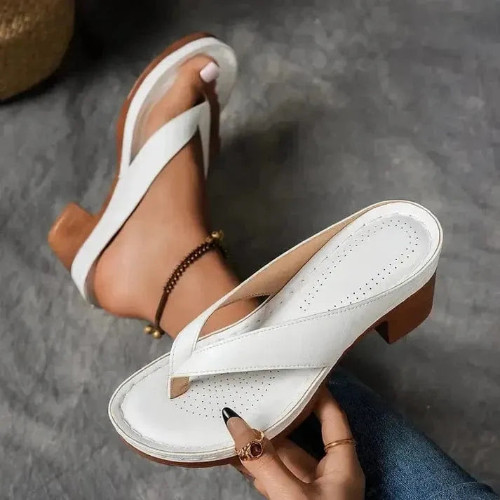 Orthopädische Sandalen mit Absatz