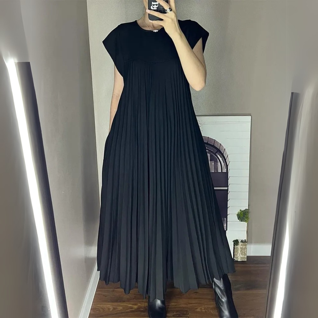 Feminines Faltenkleid mit Gürtel - Elegante e raffinato