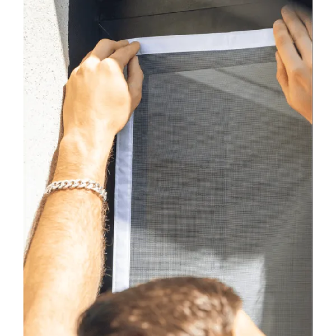 Tenda per porta con schermo magnetico