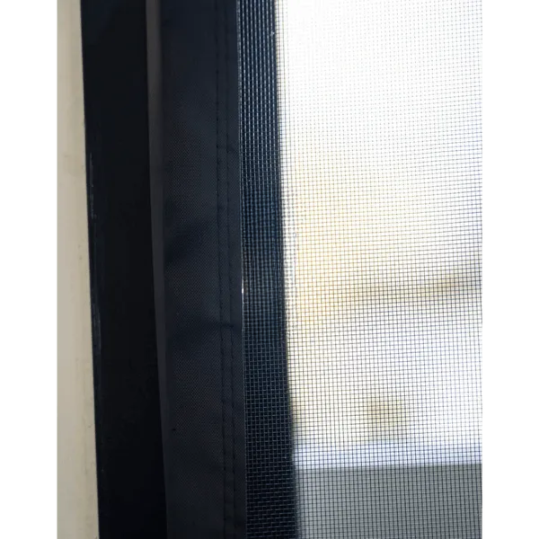 Tenda per porta con schermo magnetico