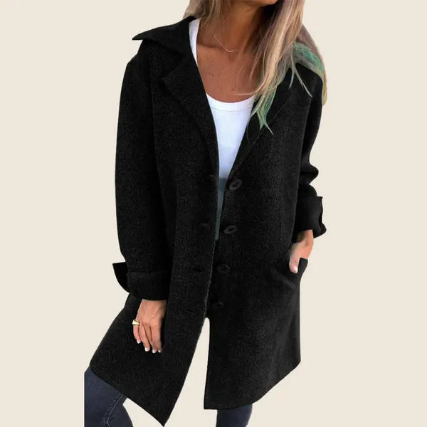 Cappotto lungo da donna per la mezza stagione con risvolti eleganti