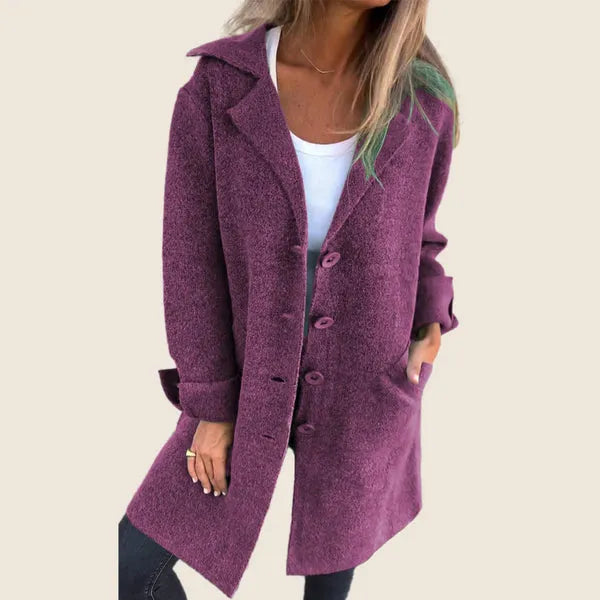 Cappotto lungo da donna per la mezza stagione con risvolti eleganti