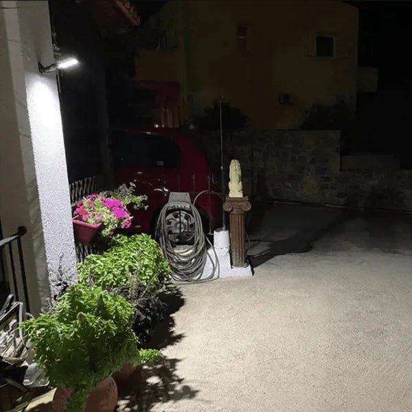 Lampada da parete solare con sensore di movimento