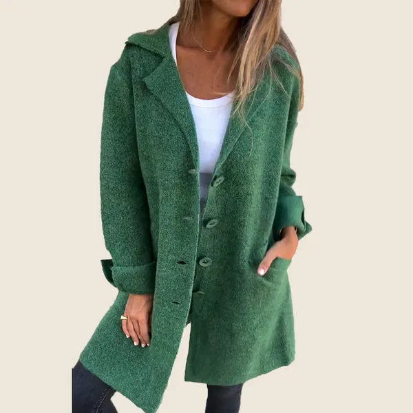 Cappotto lungo da donna per la mezza stagione con risvolti eleganti
