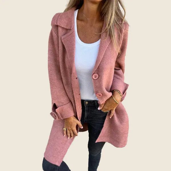 Cappotto lungo da donna per la mezza stagione con risvolti eleganti