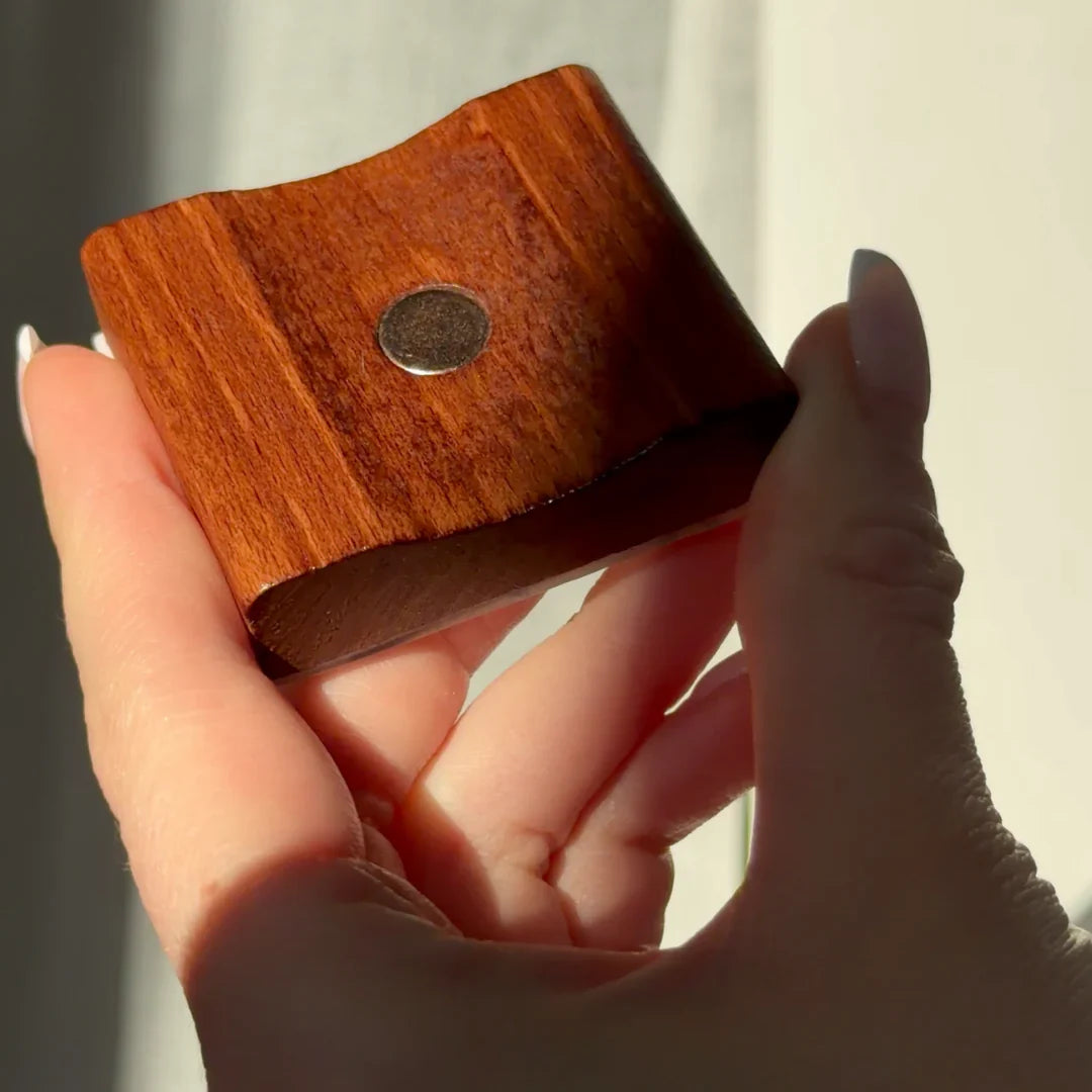 Magnetischer Schuhlöffel aus Holz