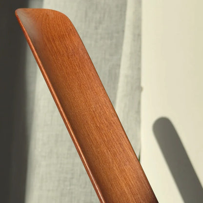 Magnetischer Schuhlöffel aus Holz