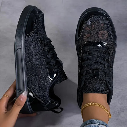 Leichte Sneakers mit Blumen-Spitzenmuster