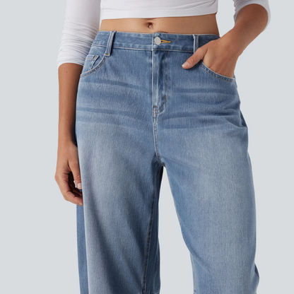 Gerade geschnittene Damenjeans mit mittlerer Leibhöhe und Verwascheneffekt