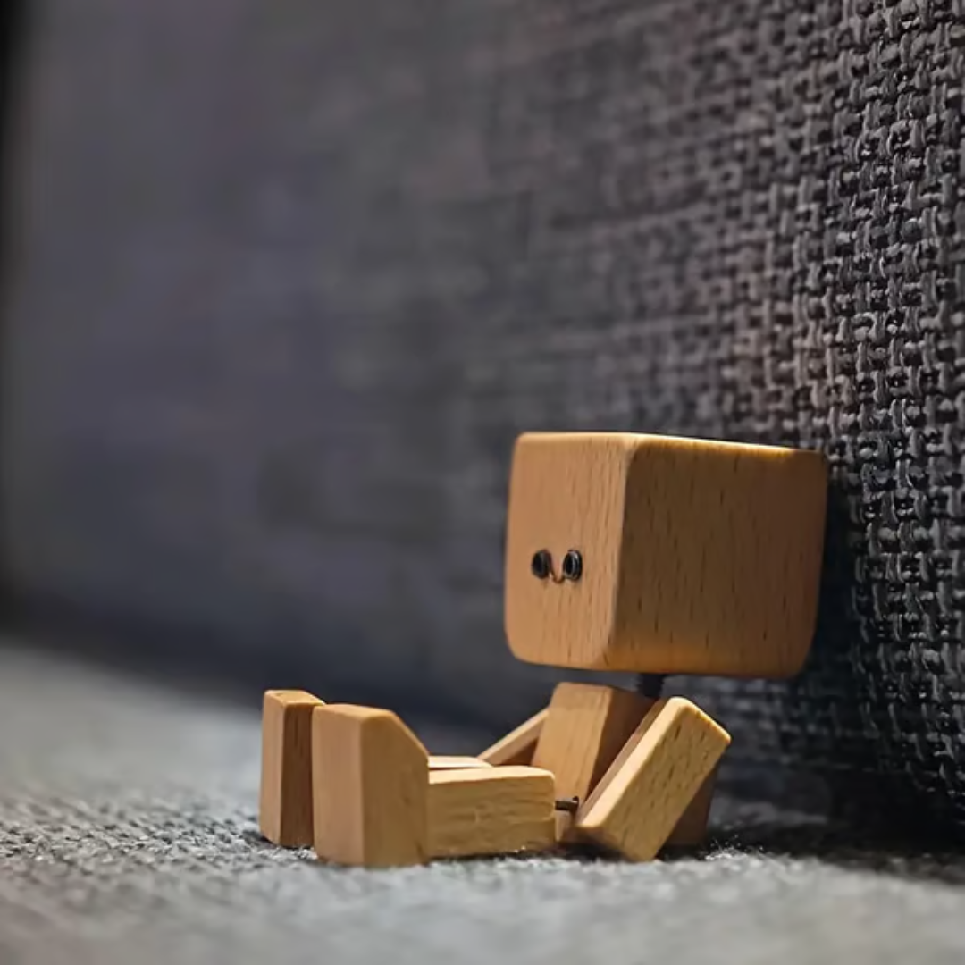 Bewegliche Holzfigur mit magnetischen Gesichtsausdrücken