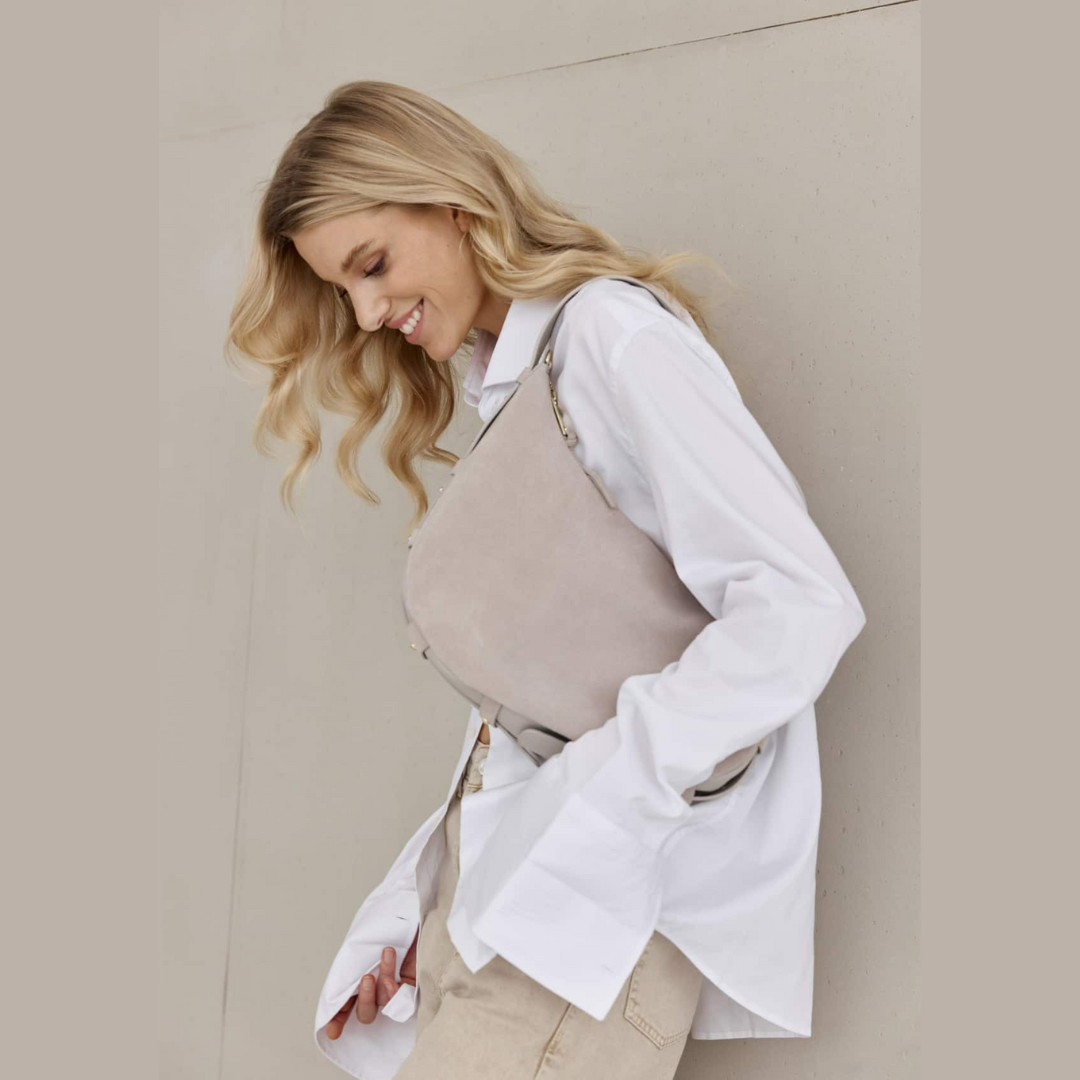 Halbmondförmige Tasche aus kaffeefarbenem Wildlederimitat