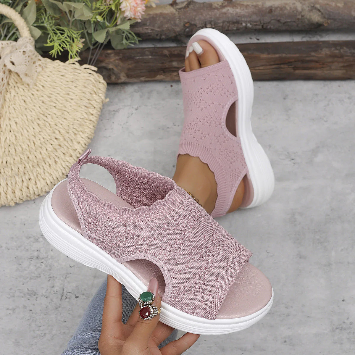Bequeme Damen-Sandalen mit Keilabsatz aus atmungsaktivem Netzstoff