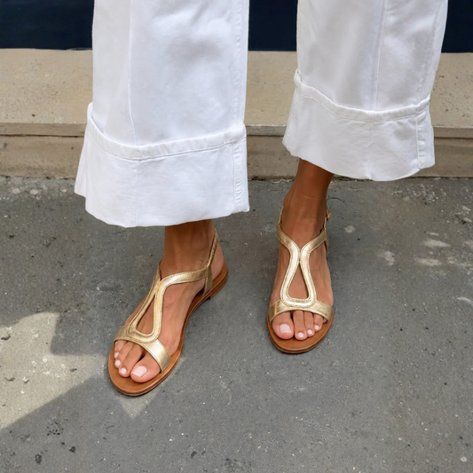 Bequeme goldene Sommersandalen für Damen