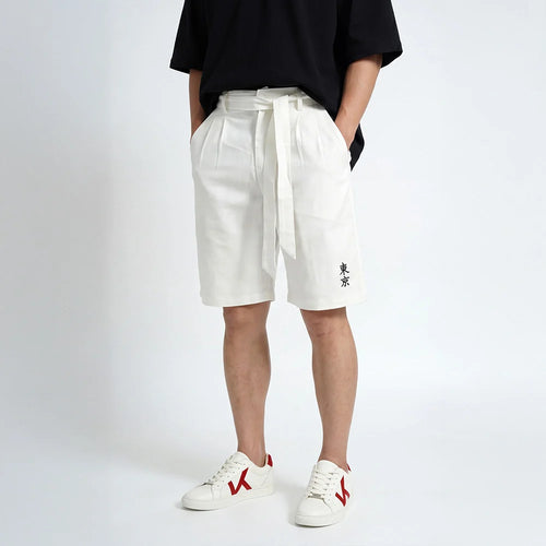 Lässige, weit geschnittene Bermudashorts im japanischen Stil