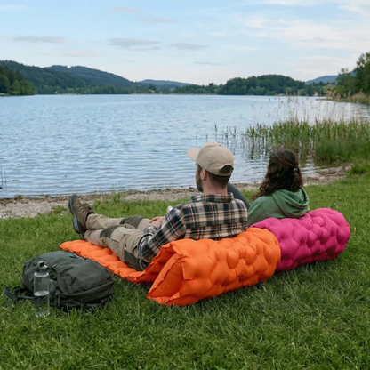 Leichte aufblasbare Campingmatratze mit integrierter Pumpe