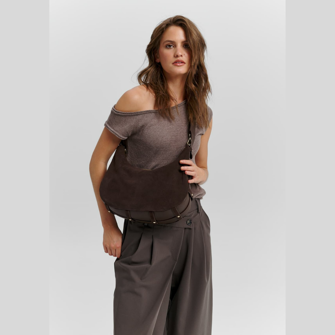 Halbmondförmige Tasche aus kaffeefarbenem Wildlederimitat