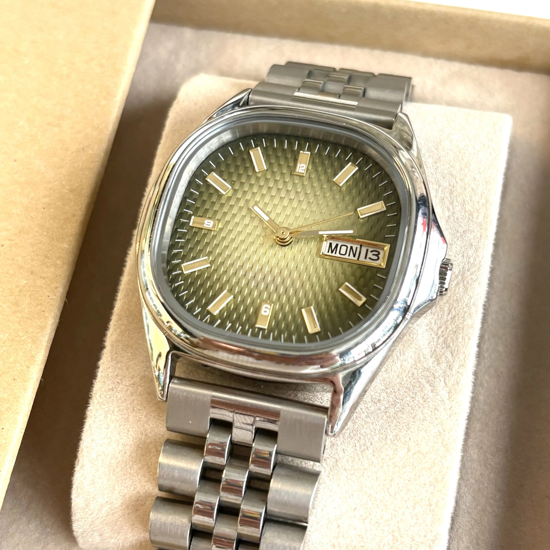Elegante Herrenuhr mit grünem Zifferblatt und Metallarmband