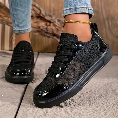 Leichte Sneakers mit Blumen-Spitzenmuster