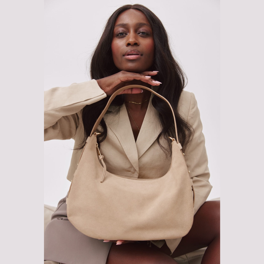 Halbmondförmige Tasche aus kaffeefarbenem Wildlederimitat