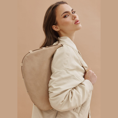 Halbmondförmige Tasche aus kaffeefarbenem Wildlederimitat