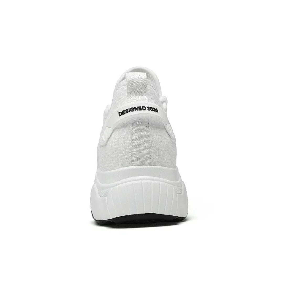 Sneaker mit dezenter Höhenverstärkung