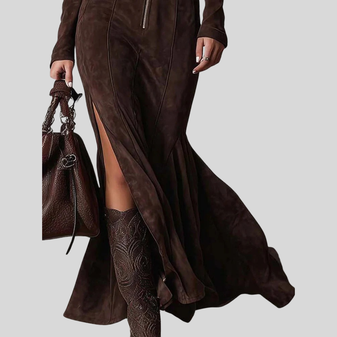 Langes Kleid aus braunem Wildleder mit Reißverschluss und Gürtel