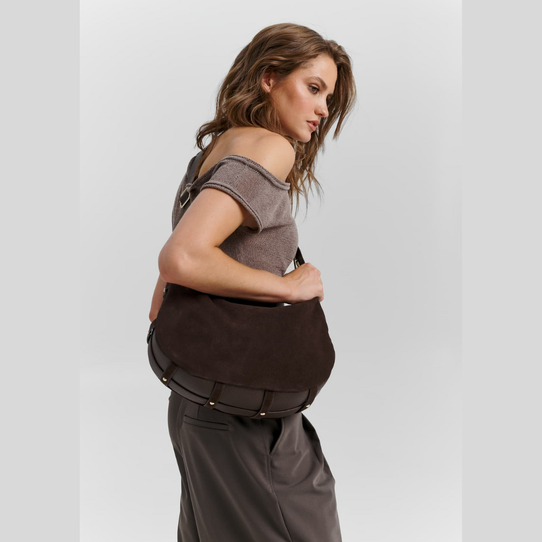 Halbmondförmige Tasche aus kaffeefarbenem Wildlederimitat