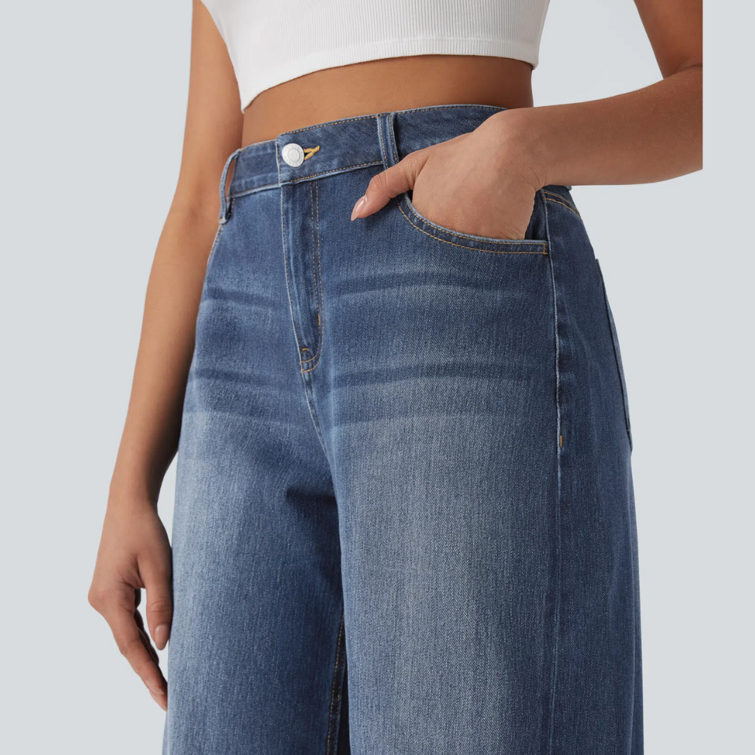 Gerade geschnittene Damenjeans mit mittlerer Leibhöhe und Verwascheneffekt