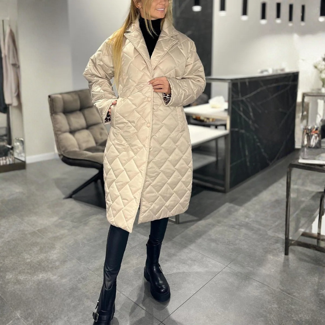 Eleganter Steppmantel mit diskretem Leoparden-Innenfutter