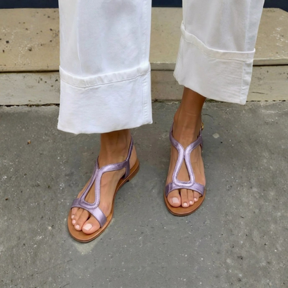 Bequeme goldene Sommersandalen für Damen