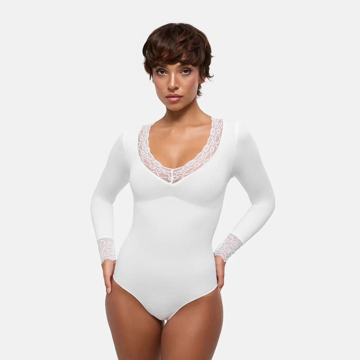 Figurformender Body aus Spitze mit V-Ausschnitt