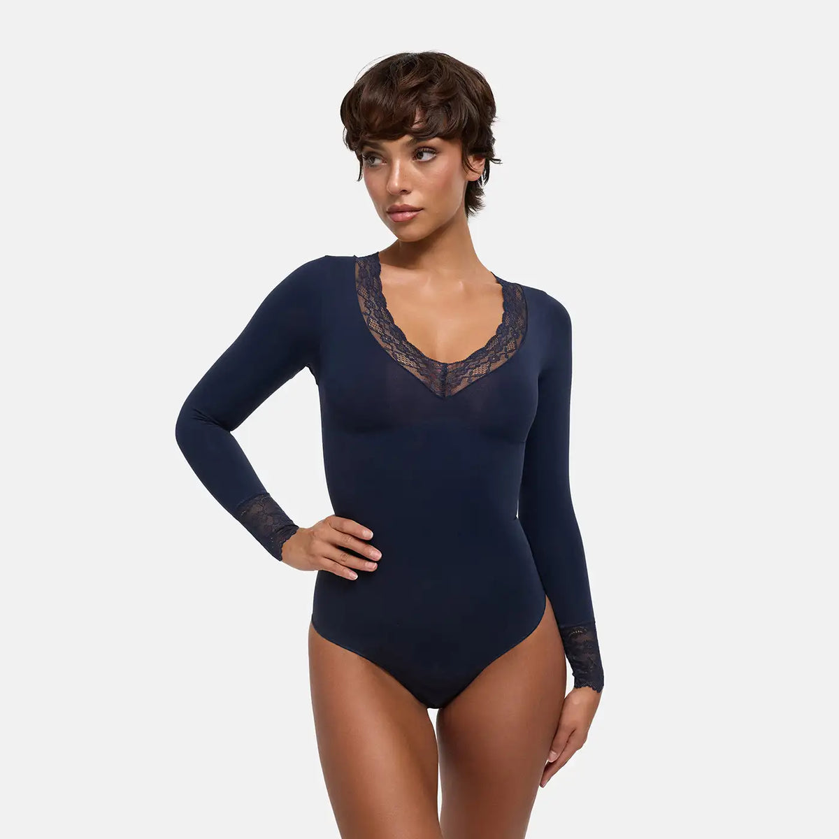 Figurformender Body aus Spitze mit V-Ausschnitt