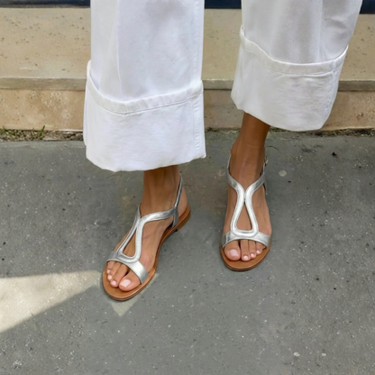 Bequeme goldene Sommersandalen für Damen
