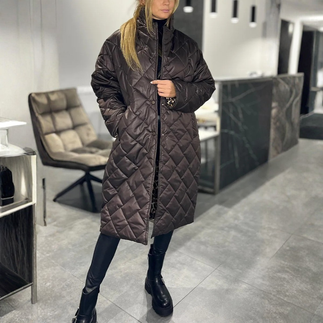 Eleganter Steppmantel mit diskretem Leoparden-Innenfutter