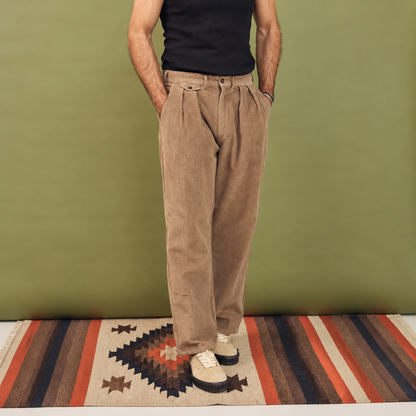 Herrenhose aus geripptem Samt