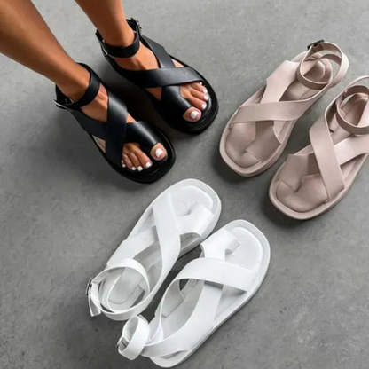 Sandales à brides croisées