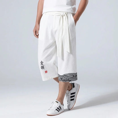 Lässige, weit geschnittene Bermudashorts im japanischen Stil