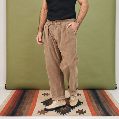 Herrenhose aus geripptem Samt