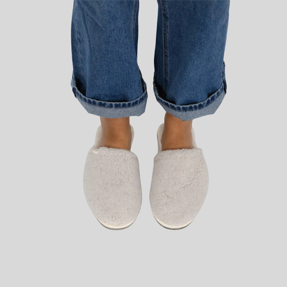 Pantoufles Fluffy en laine gris clair