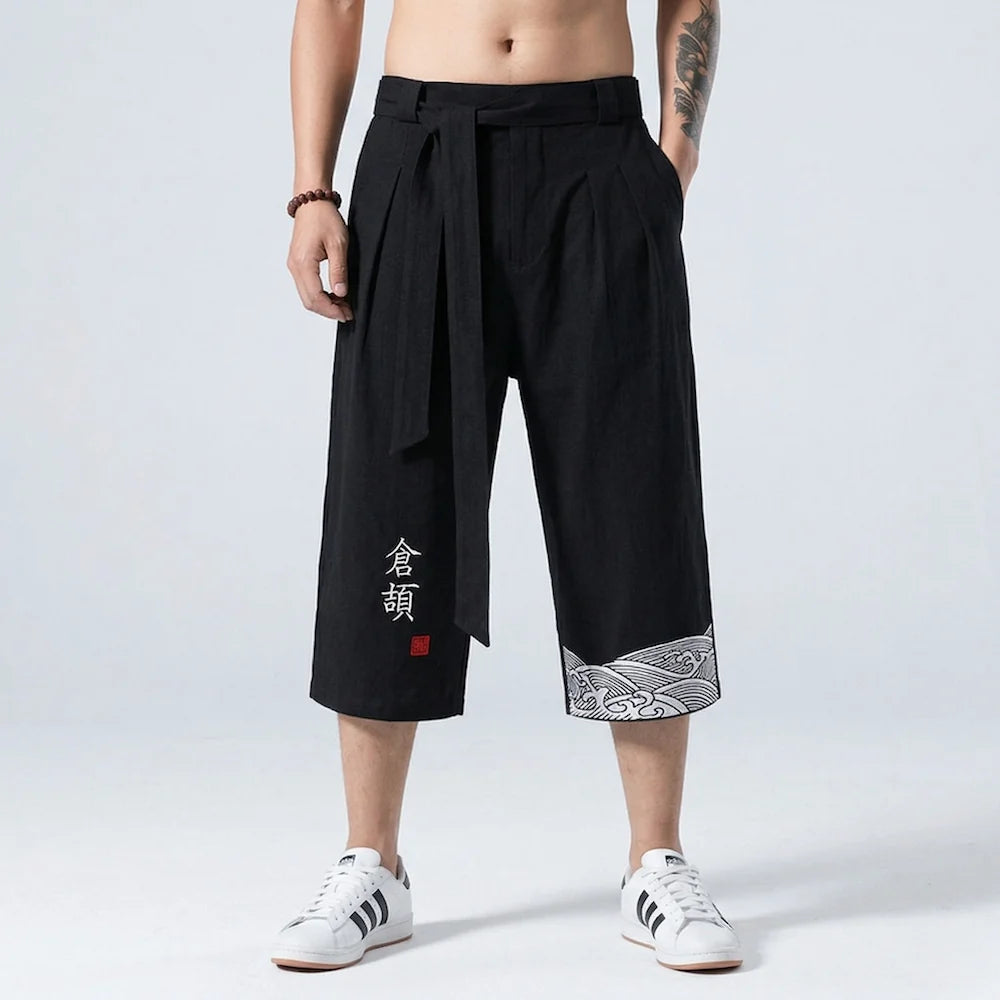 Lässige, weit geschnittene Bermudashorts im japanischen Stil